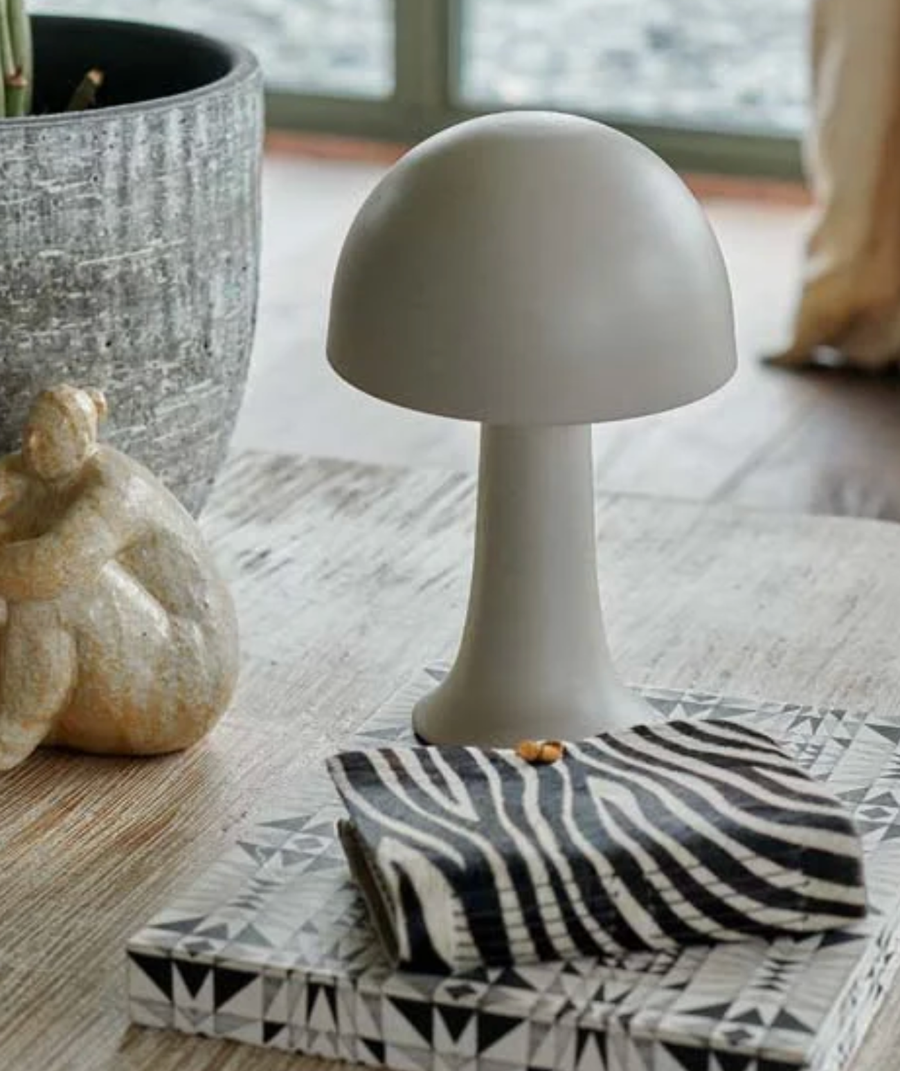 Jules LED Lamp