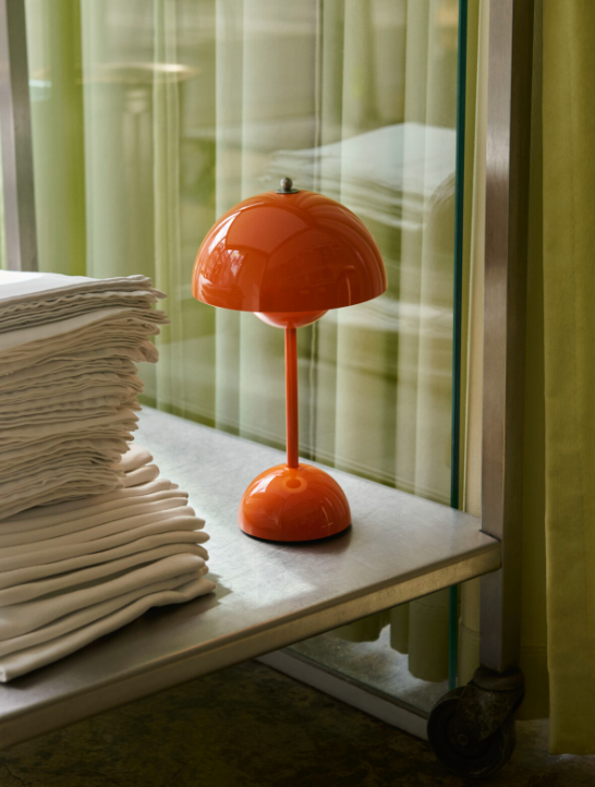 Flowerpot VP9 Verner Panton 1968 Portable Lamp - Zesty Orange