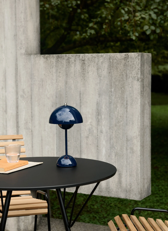 Flowerpot VP9 Verner Panton 1968 Portable Lamp - Steel Blue